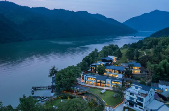 Tonglu Qianfan Yanlingwu Отели рядом с достопримечательностью «Jiangnan Longmen Bay»