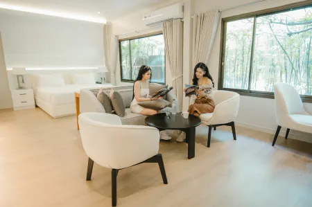 The Park Hotel Отели рядом с достопримечательностью «Textile Museum Naresuan University»