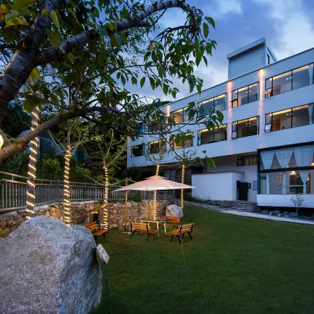 Mushan Tingxue · Wenquan Homestay (Kangding)