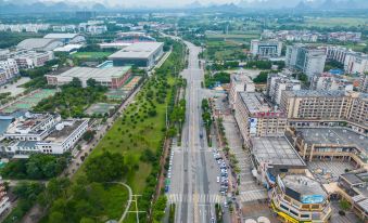 Guilin Theme Hotel (Yanshan Campus of Guangxi Normal University)