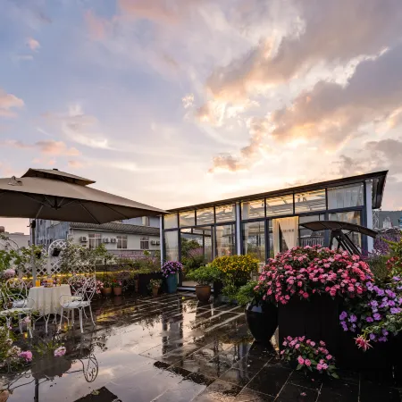 Tengchong Huazhong Yunge Hot Spring Inn (Laifengshan National Forest Park)
