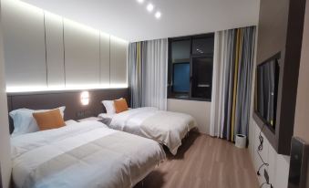 Longjiang Hot Spring Inn