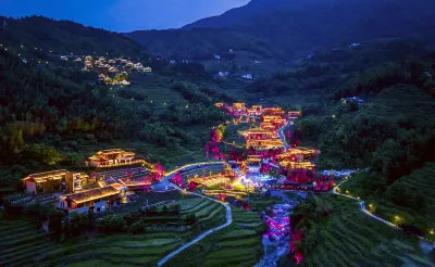 Yuanshan Homestay in Taoyuan Terraced Fields Отели в г. Суйчуань