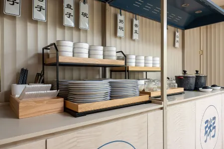 HanTing Hotel (Wenchang Wenwei Road) Отели рядом с достопримечательностью «Coconut Grand View Garden»