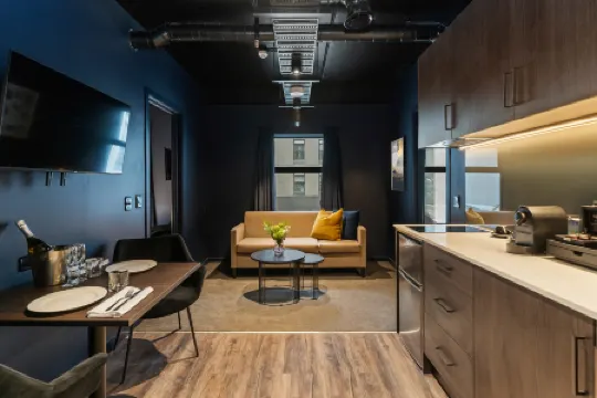 Abstract Hotel Отели рядом со станцией Grafton Railway Station