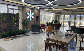 Luolan Hotel (Bengbu Tianhong Square High-speed Railway Station)