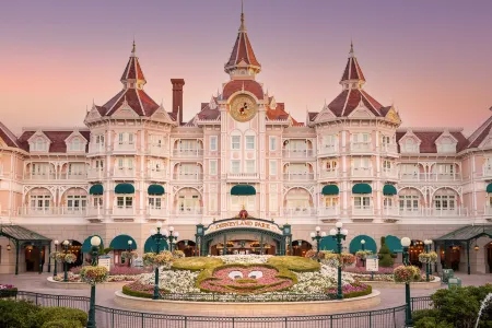 Disneyland Hotel Отели рядом с достопримечательностью «Диснейленд Париж»