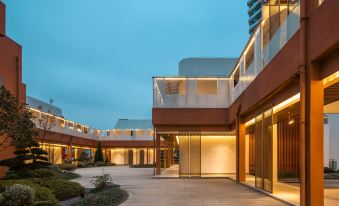 Suzhou Wujiang East Taihu Huajianting Water Yunbian Hotel