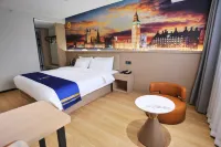 Super 8 Collection Hotel (Dongming Bus Station Wusi Road)