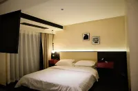 Too Hen not too late designer hotel