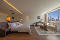 Shangri-la Danaman |Moonlight City View· Designer Oxygen Rich View (Dukezong Ancient City Store)