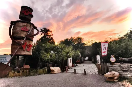 Deshe Gushan Home Light Luxury Private Tang Inn (Miaofengshan) Отели рядом с достопримечательностью «Dingdu Mountain»