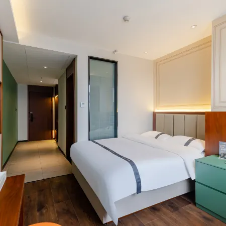 GEM Hotel (Guoyang Xiangyang Avenue County Government)