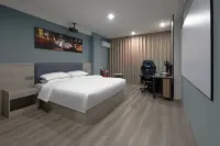 i Electronic Sports Hotel (Jingjiang Bus Station)