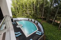 Crowne Plaza CANBERRA by IHG - ที่มีสระว่ายน้ำ