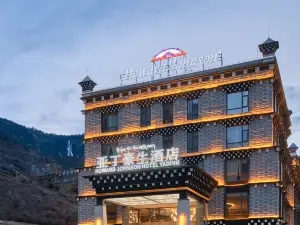 Top 13 Four-Star Hotels in Daocheng