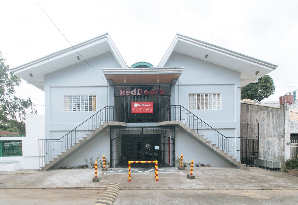 RedDoorz @ V-Cloud Hills