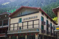 Jiuzhaigou Yinghai Holiday Hotel (Jiuzhaigou Scenic Area Tourist Center)