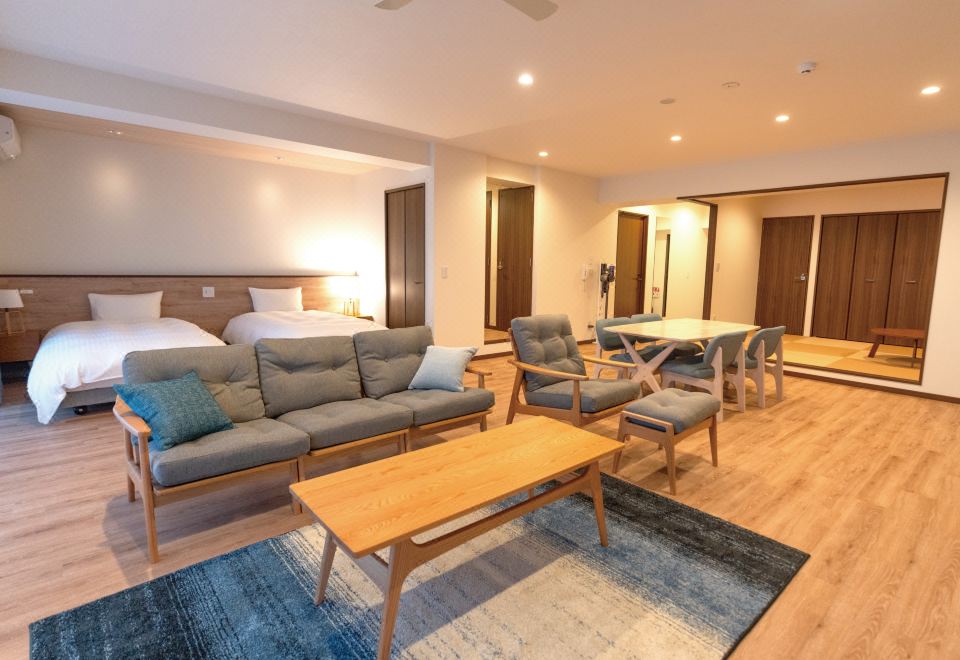 1. 프라이빗 콘도 ..