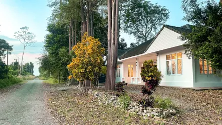 Silpasom ARTstay Suratthani Отели в г. Фунфин