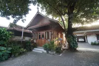 Villa Sarimbit Hotell i Suryodiningratan