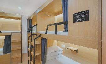 Lodge by the road Hostel (Nanjing Xinjiekou Subway Station)