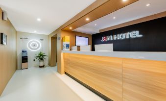 Junyi Chain Hotel (Moore City Art College Subway Station)