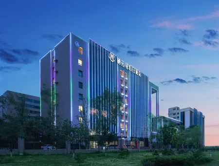 Holiday hotel Qiyunju(Lanzhou Zhongchuan International Airport Branch ) Отели рядом с достопримечательностью «Dinosaur Kingdom»