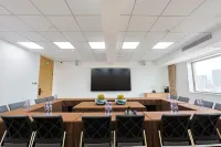 Yilong Hotel (Jilin Railway Station Fortune Plaza) - Business