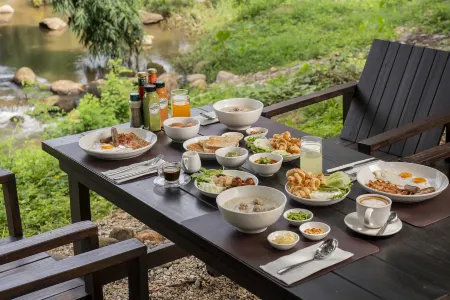 Sirin Farm Отели рядом с достопримечательностью «Белый храм Ват Ронг Кхун»