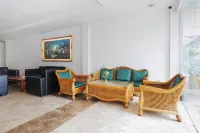 RedDoorz at Hotel Istana Permata Ngagel Surabaya
