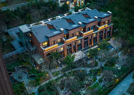 Swissôtel Xi’an Xinxing Hot Spring Отели рядом с достопримечательностью «Xi'an Siyuan University»