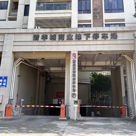 REZEN LONGUU Hotel (Maoming Xinyi Educational City Liuyun Pavilion Sightseeing Tower)
