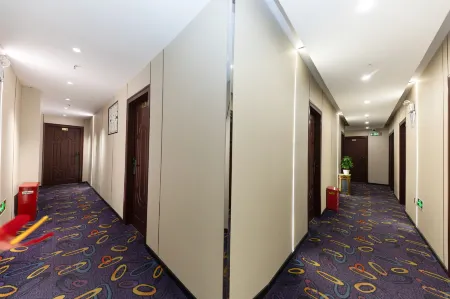 Huaxuan Hotel (Hongkou Soccer Stadium Subway Station) Отели рядом с достопримечательностью «Shanghai Institute for Youth Administration»