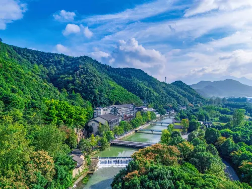 Anji Meilin  Resort - romantis