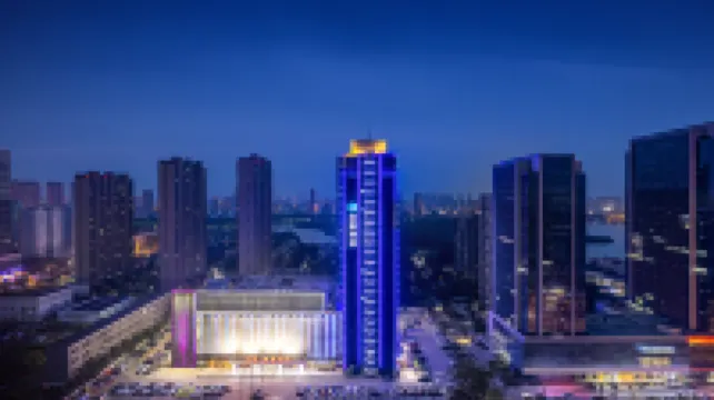 โรงแรม HanTing (ศูนย์การค้า IFC ชือป้าหลู โปไห่ ปินโจว)