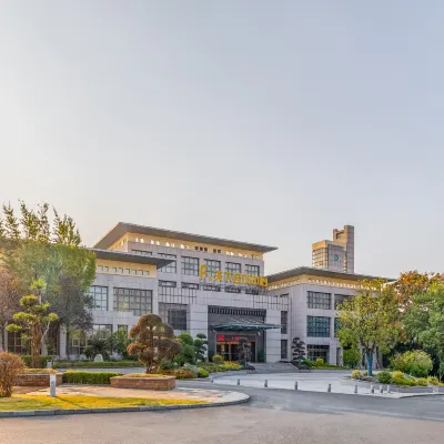 F World Conference Center Hotel (Wuhan Tianhe Airport Julong Avenue Subway Station Branch) Hotels near Bailian outlets Plaza