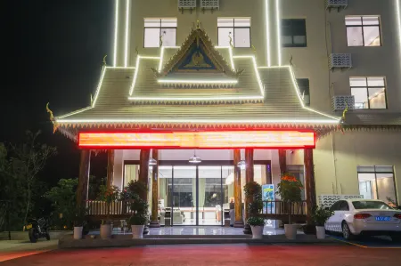 Jinghong Zhuohe Wenze Hotel (Daizu Park Ganlanba) Отели рядом с достопримечательностью «Menghanman Tingfota Temple»