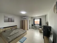 84 Bar & Guesthouse Hotels near الطائر هانومان