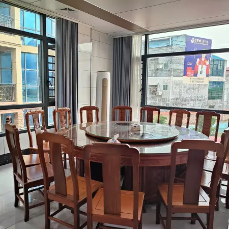Chunlei Business Hotel