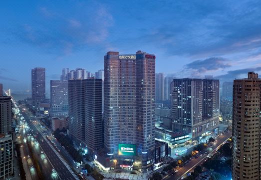 临里万悦酒店（银盆岭万达广场六沟垅地铁站店）外景图