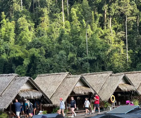 Praiwan raft house Отели рядом с достопримечательностью «Ratchaprapha»