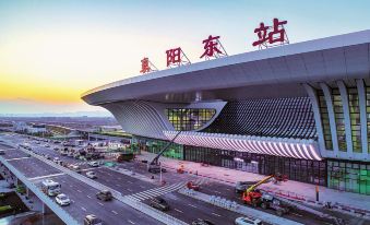 Chu Yue Hotel (Overseas Chinese Town Fantasy Resort Xiangyang East Station Branch)
