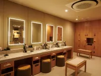 Dormy Inn EXPRESS SEOUL Insadong Отели рядом с достопримечательностью «Торговый центр U:US»