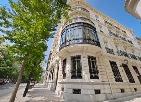 Palacio Gran Vía, a Royal Hideaway Hotel Отели рядом с достопримечательностью «Монастырь Святого Иеронима»