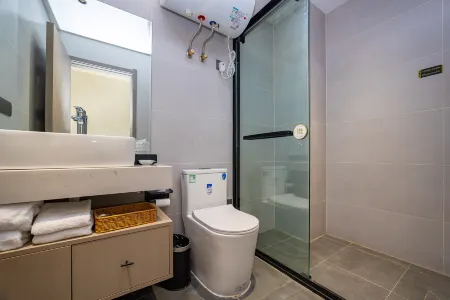 World Youyou Liyuan Hotel (Qingdao Zhanqiao Zhongshan Road Subway Station) Отели рядом с достопримечательностью «Qingdao International University»