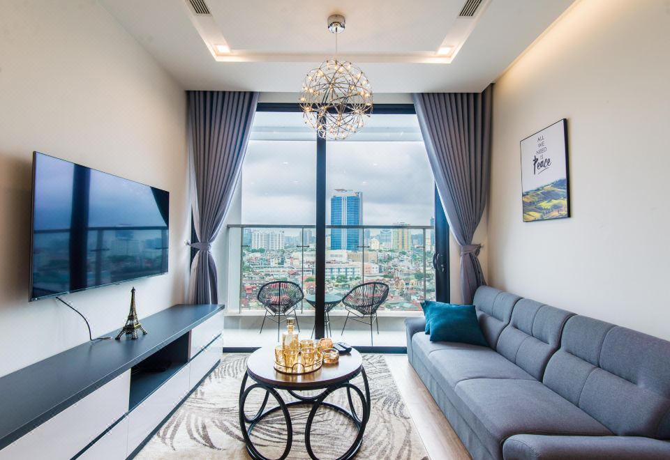2. Suites H..