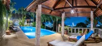 Villa with sea view and edge pool
