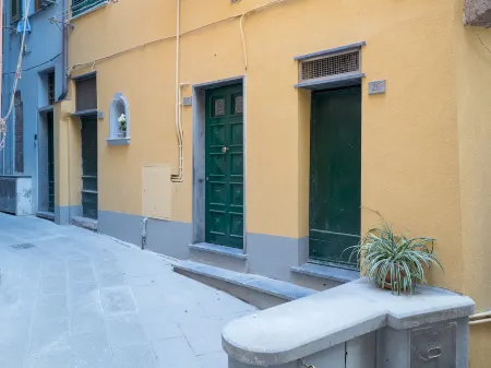 Rundanina Village Life Studio Отели рядом с достопримечательностью «Chiesa di Santa Margherita d'Antiochia»