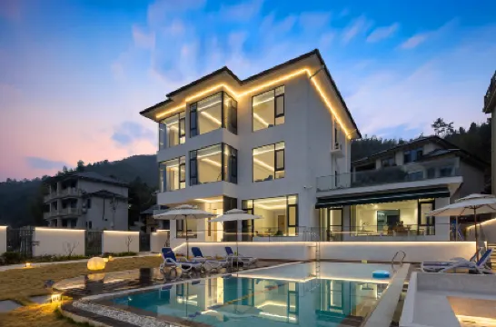 Floral Hotel·Sakura Language Homestay Отели рядом с достопримечательностью «Jiuxian Fenshuizhen Jiulong Temple»